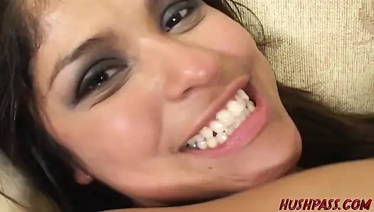 Pantat bahenol Laurie vargas dicrot sperma setelah dientot habis-habisan