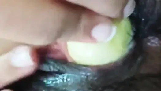 Hintli azgın kız dildoyla mastürbasyon yapıyor