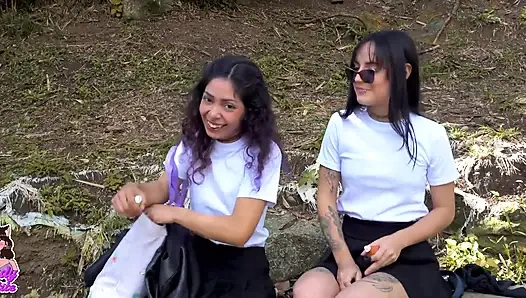 My Rebellious Friend Gets Me to Escape From Class, and We Have Fun Playing Scissors.