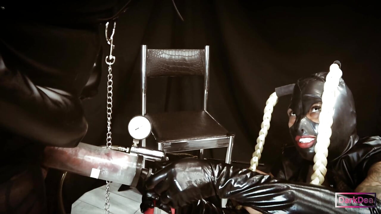 Kinky Queen "dark Dea" w (bonding) Część 2. z Johnthomastoys