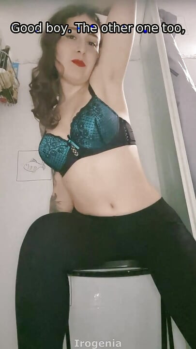 Patuhi Ratu Anda: Meludah, Ketiak, dan Fetish Kaki