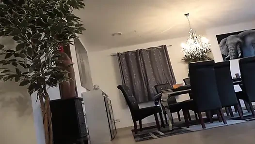 MILF von Frace trägt gerne strümpfe, während sie mit ihrer muschi spielt