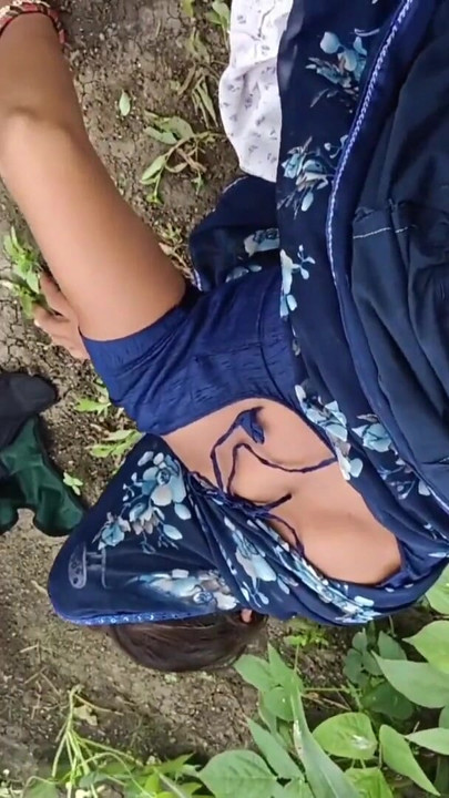 Saudara tiri berkata pada saudaranya, "Saudaraku, robek pantatku, bunuh pantatku, puaskan dahaga vaginaku, tak ada yang memukul pantatku di ladang hutan." | Klip 1