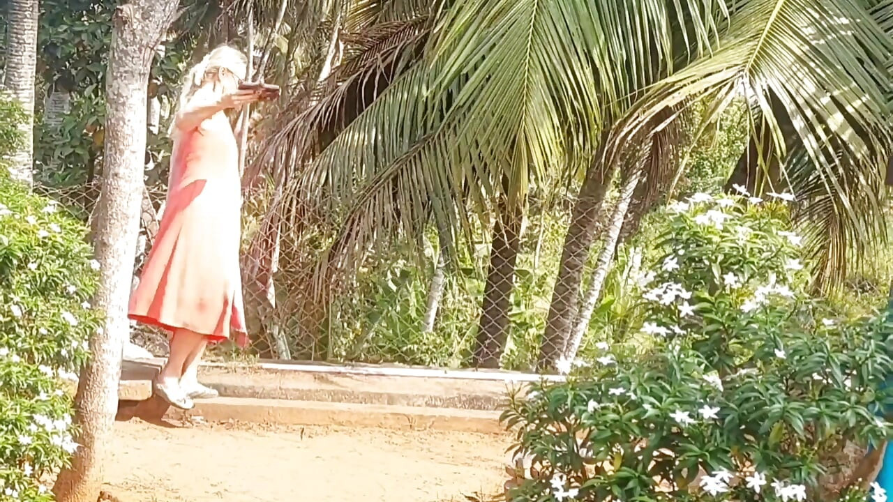 Istri Pirang Dewasa Menikmati Seks