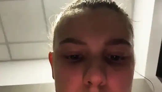 Gadis tiktok populer muncrat banyak di depan umum