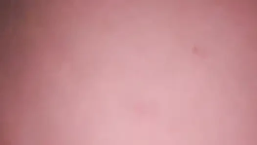 Schlampe nimmt schwanz von handwerker und er fingert sie, während ehemann weg ist