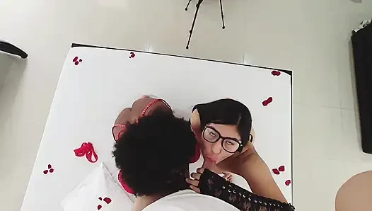 ZWEITER TEIL DREIERGESPANN MIT MEINEM FREUND .. Das erste Mal mit meiner Freundin werde ich nervös, aber ich habe eine tolle Zeit und liebe es
