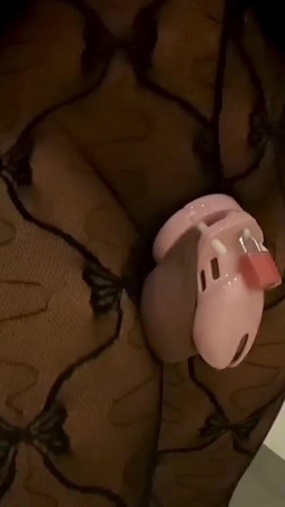 Spektakularan trenutak iz "Mall Flash In Sissy Chastity"