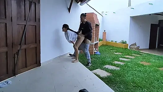Ich kam auf einer reise an und meine frau begrüßt mich sehr geil