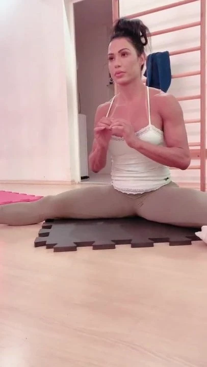 Rainha Amazonas Graciane treinando sarradas