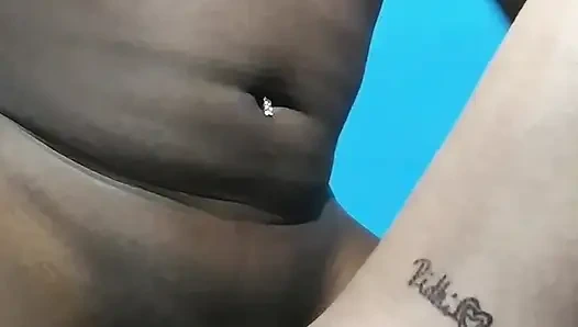 52 yaşındaki olgun seksi ayaklarımı oynuyorum.