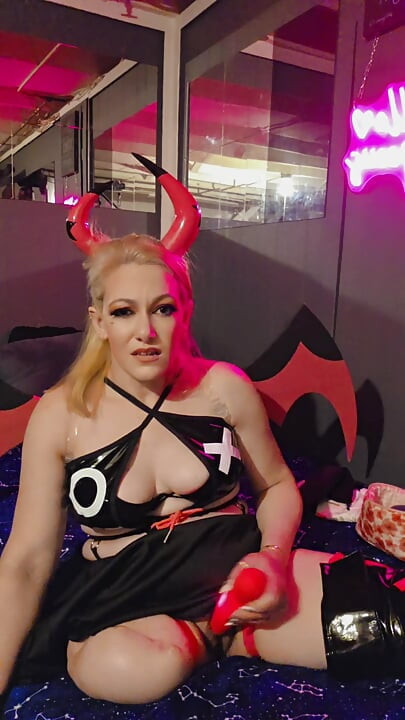 흑인 대물 자지에게 따먹히는 금발 밀프