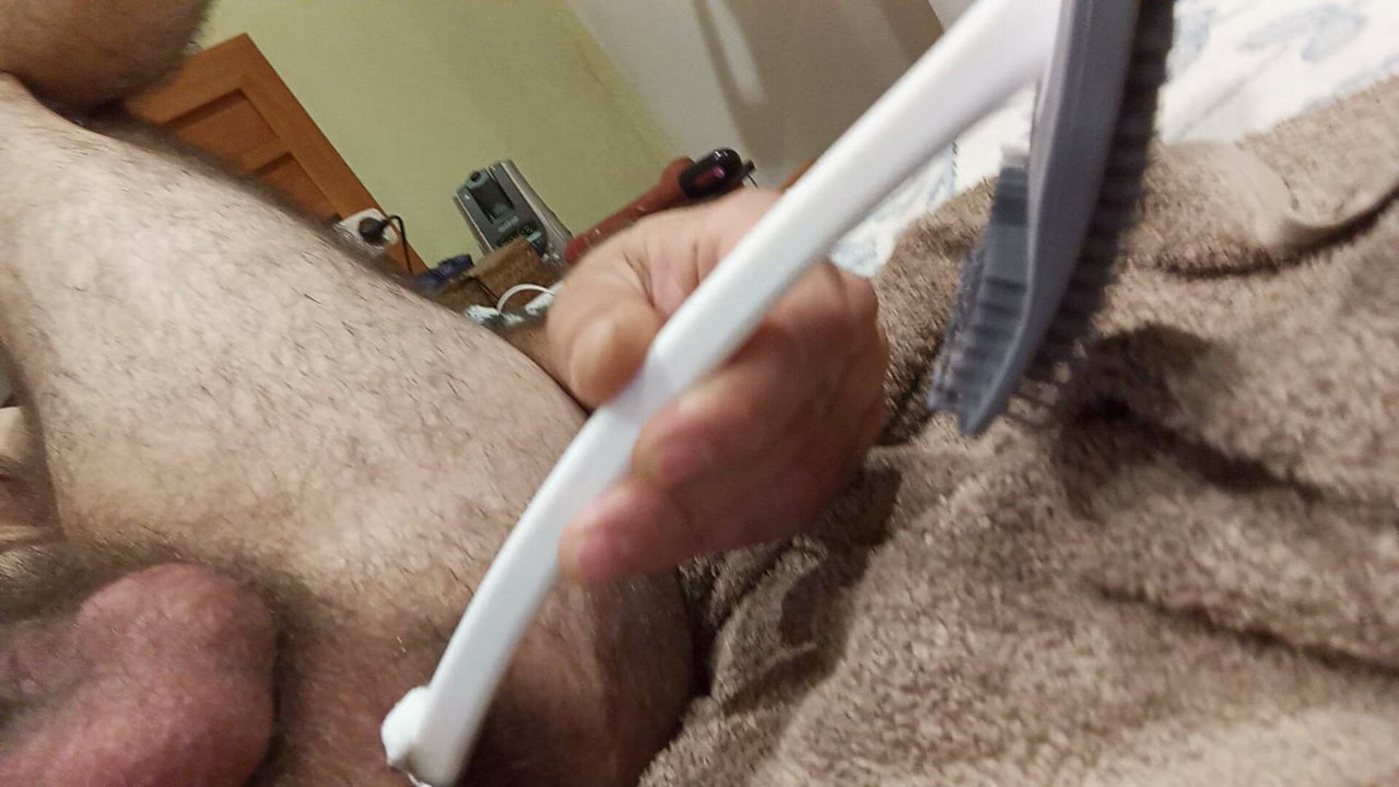 Penetrating the ass with the toilet brush