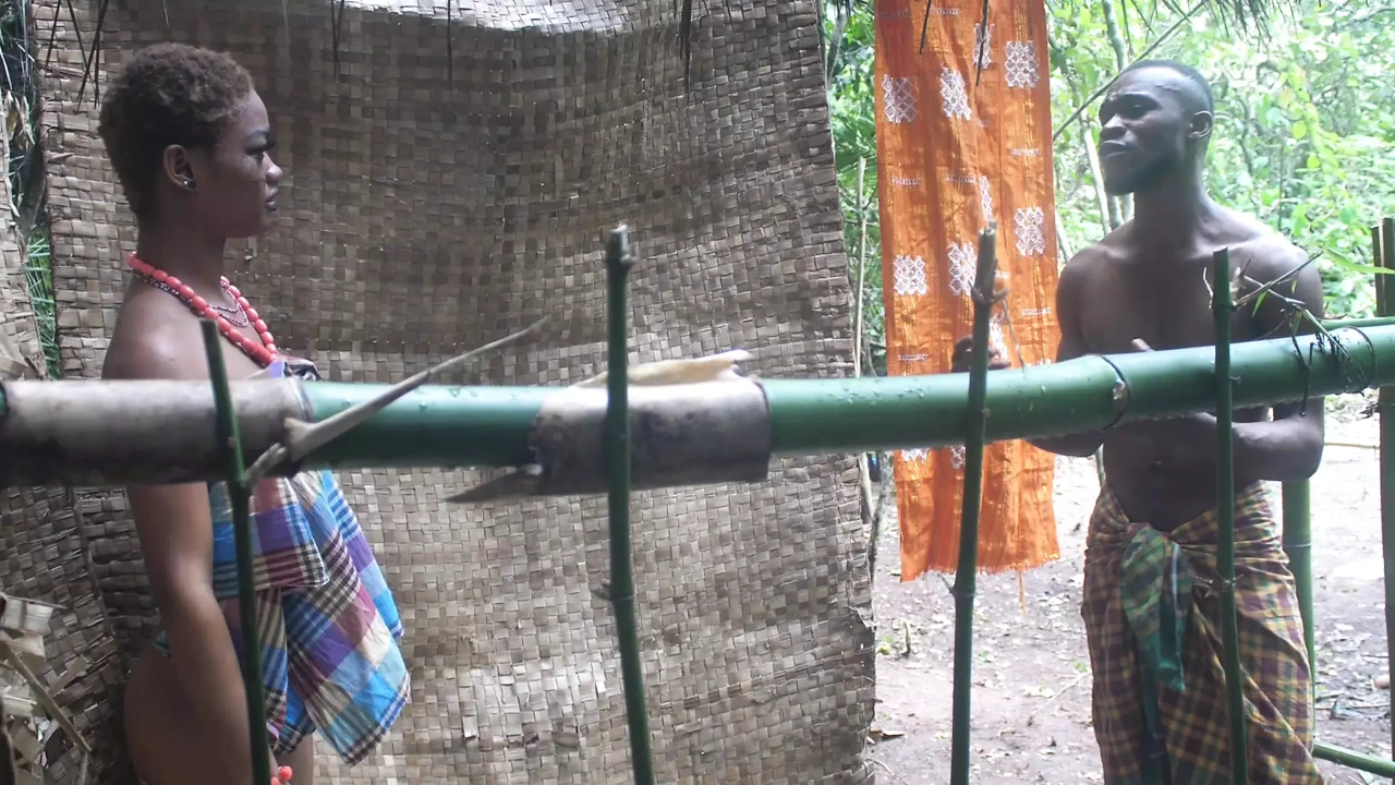 乡村户外性爱 - 乞求我妻子的继妹给我看她的胸部和湿润的阴户