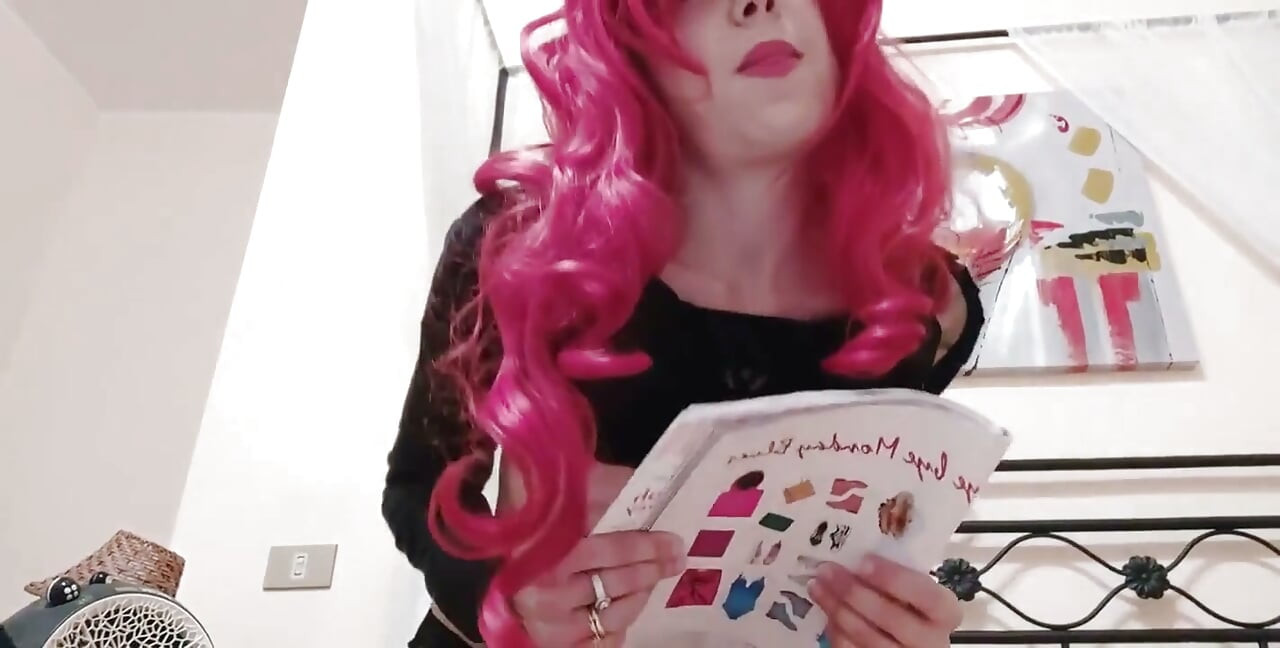 Eu relaxo folheando através de uma revista de moda as modelos são tão sexy e