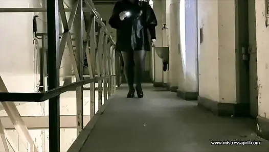 Dominatrix Mistress April - Bog toiltet clean slave staiotr.m4v