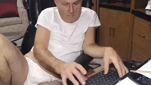 67 yaşındaki adam üzgün 2