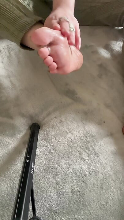 美しい足元で8分間の純粋な幸せ