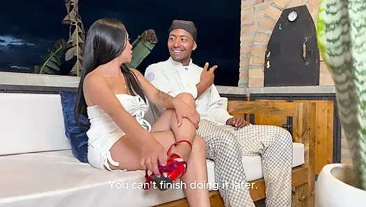 Waktunya makanan penutup!! Tante semok latina lagi asik muasin memek sempitnya pakai kontol raksasa pria kulit hitam