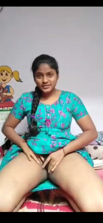 スラッティ・デシ村の女の子フリディが彼氏のためにマスターベーション