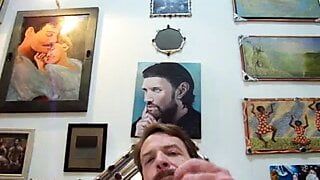 Hairyartist поглаживает мой большой член рядом с тобой