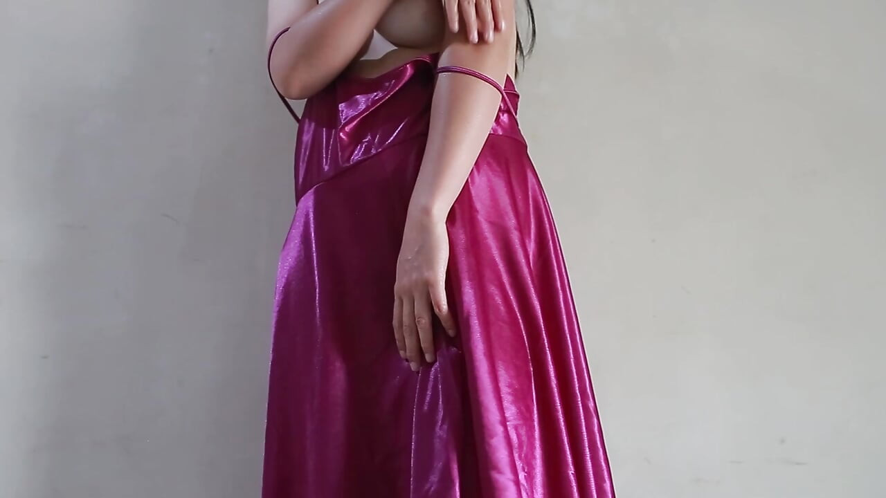 Gadis Indonesia pakai lingerie ungu satin masturbasi