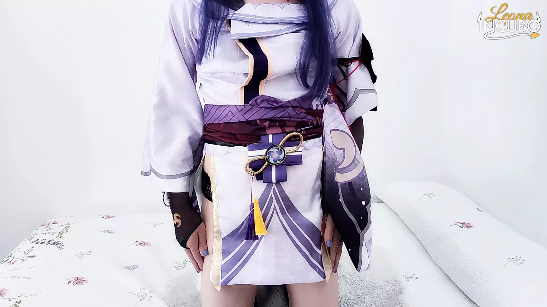 Transz cosplayer lovagol és élvez