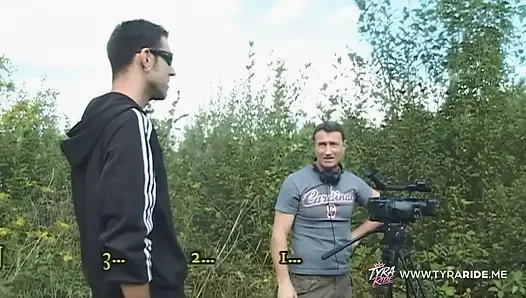 Pemotretan film dewasa di balik layar dengan pirang dan brunette