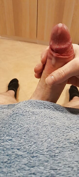 Gay Ginger amateur wank having a cum explosion