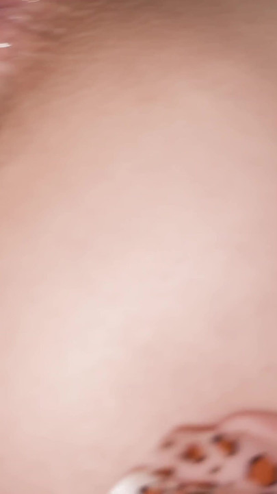 Μόλις γύρισα 18 και άφησα τον πατριό μου να τεντώσει το σφιχτό μουνί μου 18 ( Προσθέστε μου δωρεάν γυμνά ) | Κλιπ 1