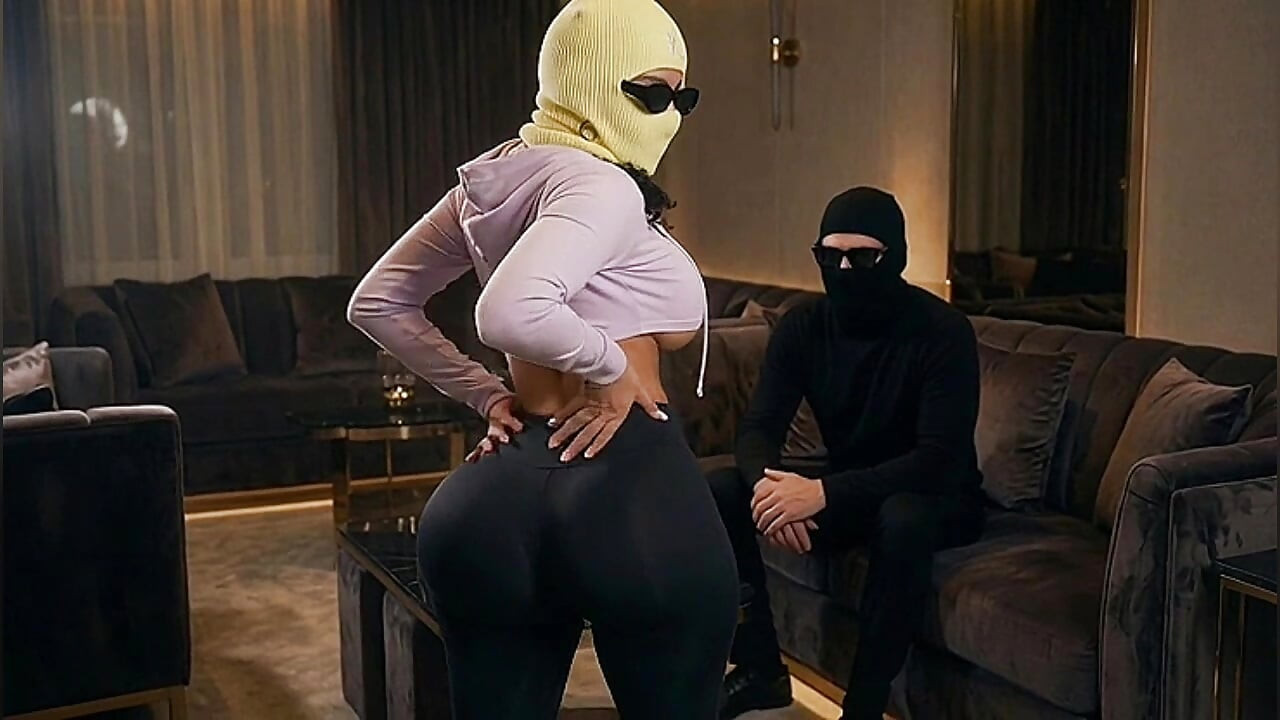 Petite Girl with Gigantic Ass Twerking Hard