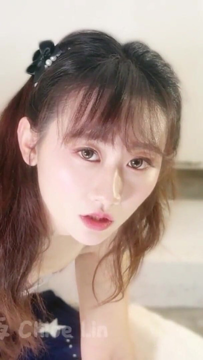 تم تهدئة الفتاة المستقيمة المتجهمة من قبل فتاة الدانتيل ومارس الجنس من قبل رجل غريب في حلمها الربيعي | مقطع 1