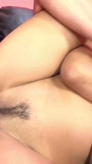 Kultni trenutak iz "G Spot Makes Perverznu Azijatkinju Annie Cruz da šprica kante djevojke da svrše - Bog špricanja 4k"