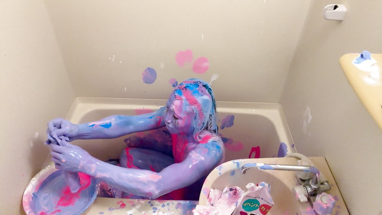 WET&MESSY Messy Play: Covered in Paint by a Boy 2