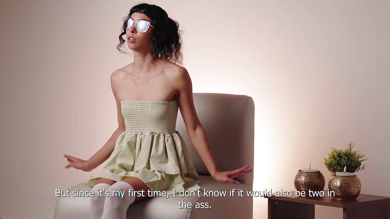 ליהוק של נערה קטנטנה בת 19 (האנאלי הראשון שלה)