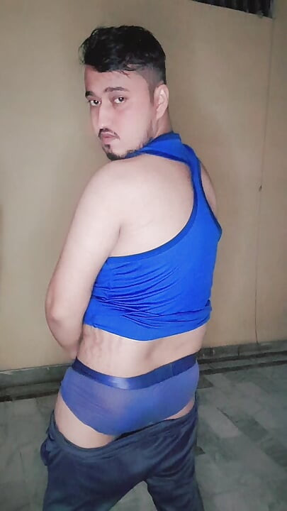 chaddi ke lund ka paani nikal gya