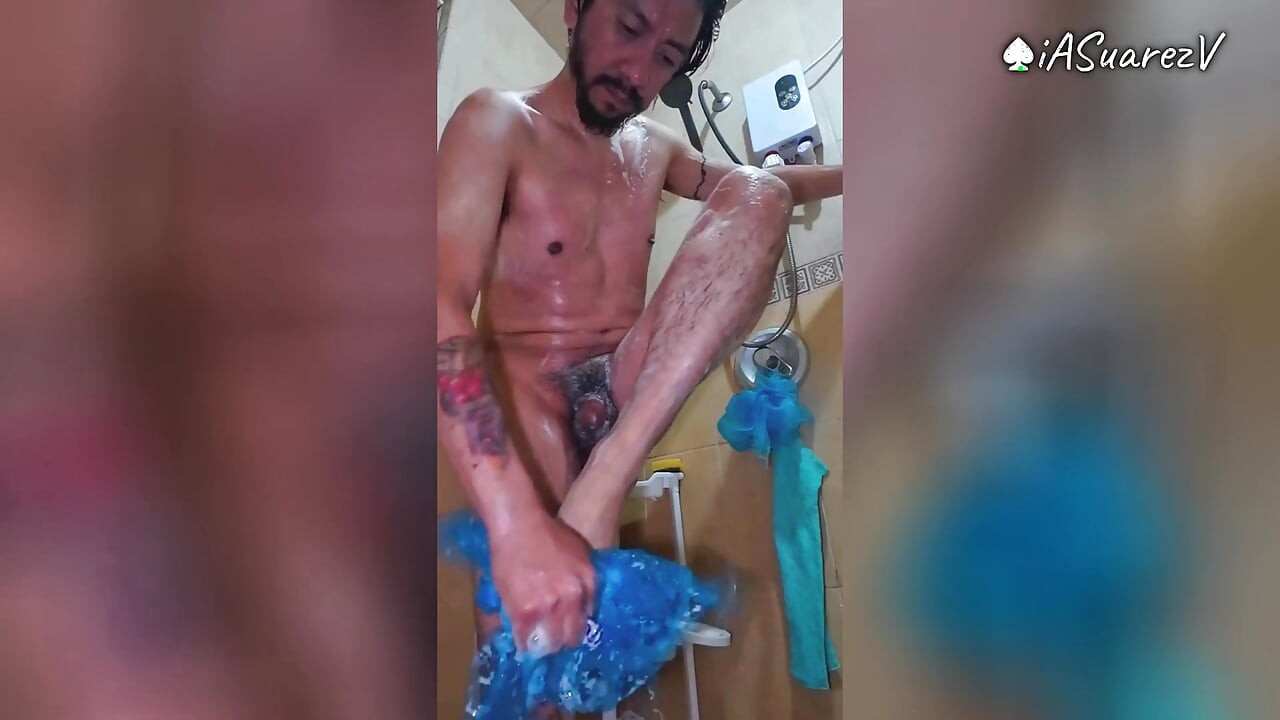 Naked and mature man bathes in front of the camera, dick, ass, feet...