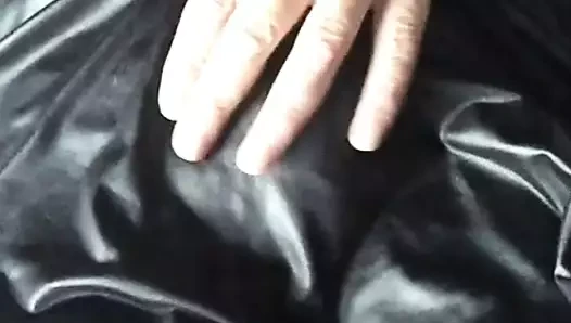Siyah mini etek ve çorap
