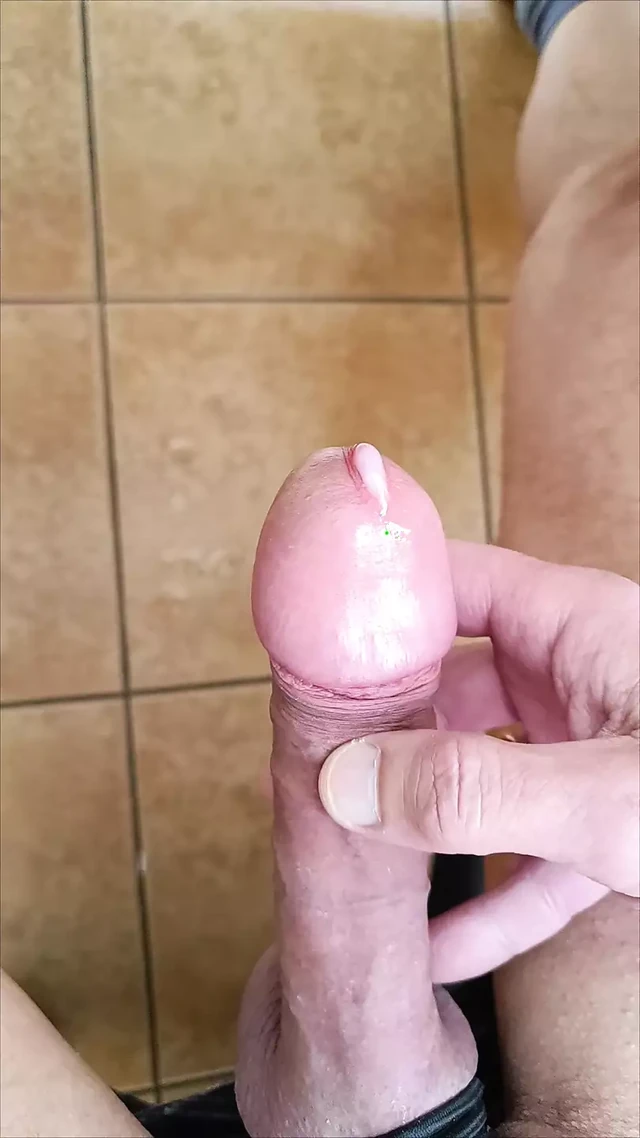 Light handjob and cum
