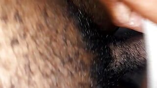 Une pute africaine se fait baiser dans le dos
