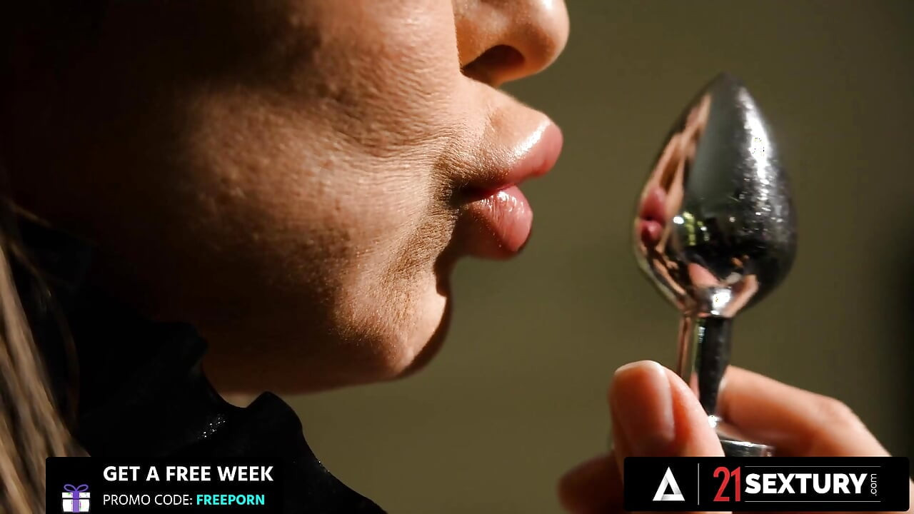 21 sextury - trò đùa cắm mông của Francys Belle kết thúc bằng con đít cứng