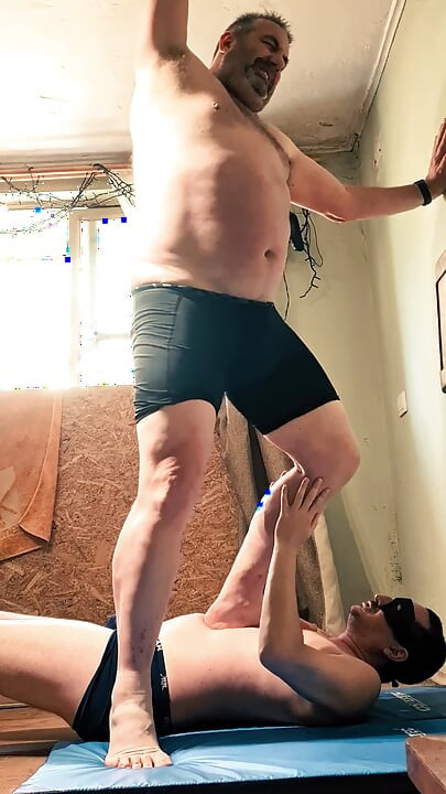 Silver Daddy Boxer Vs Jobber: Strength, Submission, and Tension