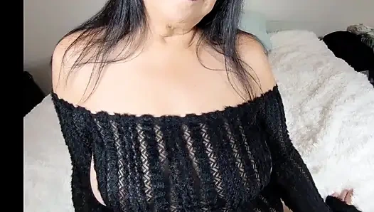 Uyluk yüksek çorap giyerken dildomla anal mastürbasyon izlemeyi seven var mı?