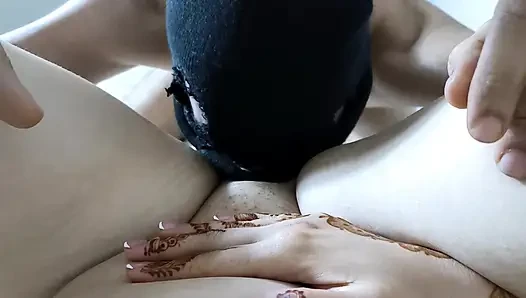 Aku suka jilat memek istri arab saudi setiap hari!