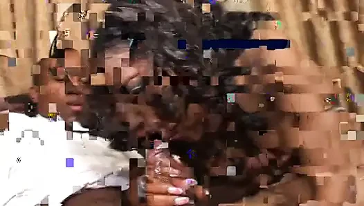 Gadis pantat montok dientot di sofa