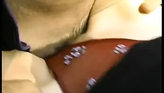 Dede yeni bir araba karşılığında genç bir kaltağı sikiyor