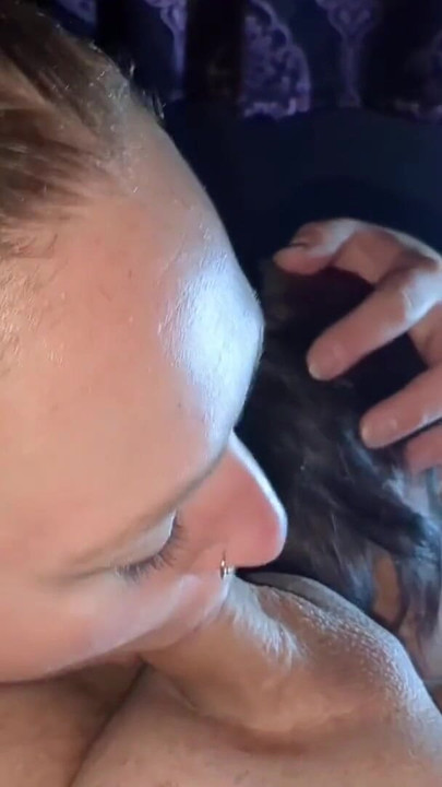 Sacanagem enteada BLOW e rim padrasto antes da festa de Halloween | Clipe 3