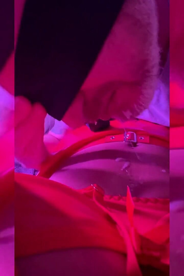 Red Latex Ignore Cum Cleanup with Latina Mianins