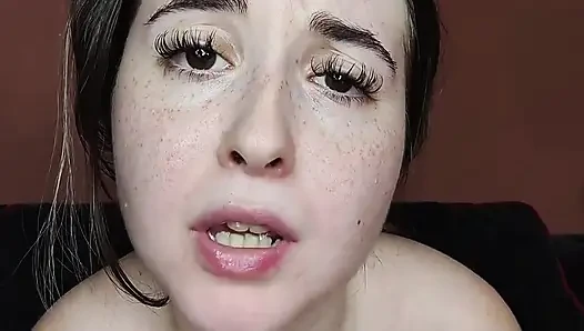 Cewek sange ini lagi asik nyepong dan ngentot kontol sambil ngomong jorok