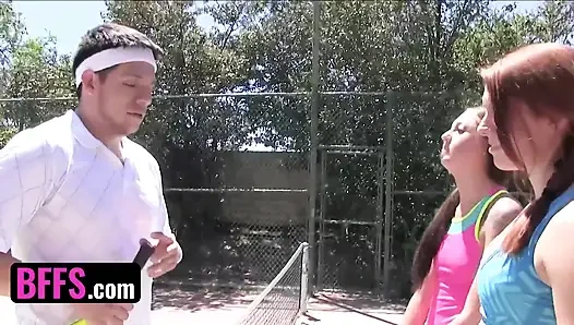 Bffs - pelatih tenis yang lagi sange mengangkat rok mini muridnya dan ngentot memek becek mereka di lapangan